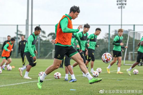 谢娜模仿刘敏涛《红色高跟鞋》 表情神似还原度高 2020-06-09 本周六（6月13日）将播出的《快乐大本营》未播先火已经拥有了好几拨热度。