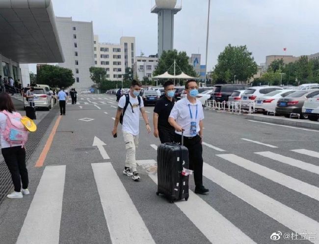 《艾米丽在巴黎2》开拍 时尚达人莉莉·柯林斯回归 2021-05-06 日前，美剧《艾米丽在巴黎》第二季正式开拍，一组全新片场照曝光。